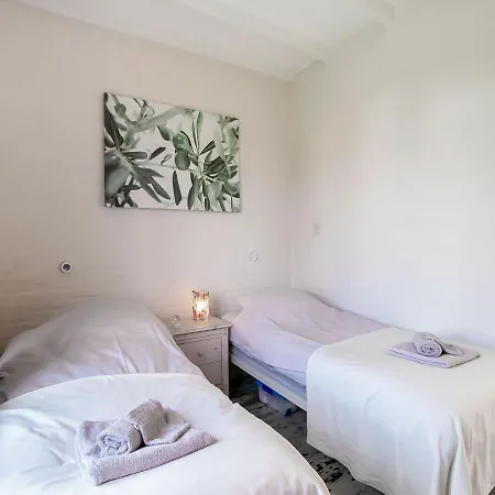Lovely In With Garden Holiday home
