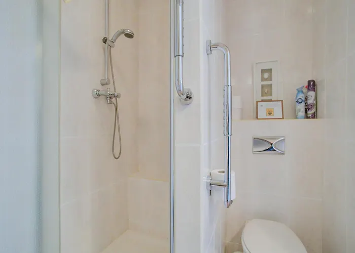 In Noordwijk Near Beaches * Noordwijkerhout